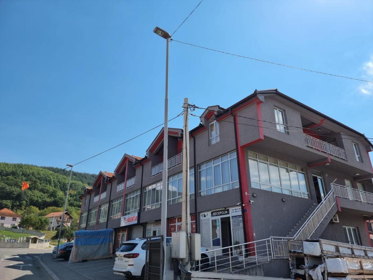 Apartmani Selektor 비옐로폴레 외부 사진