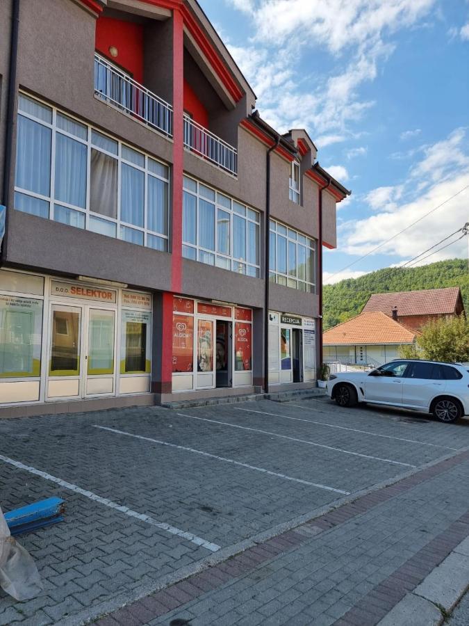 Apartmani Selektor 비옐로폴레 외부 사진