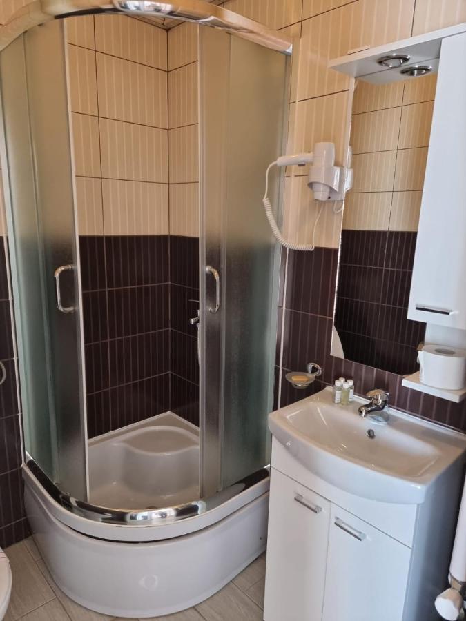 Apartmani Selektor 비옐로폴레 외부 사진